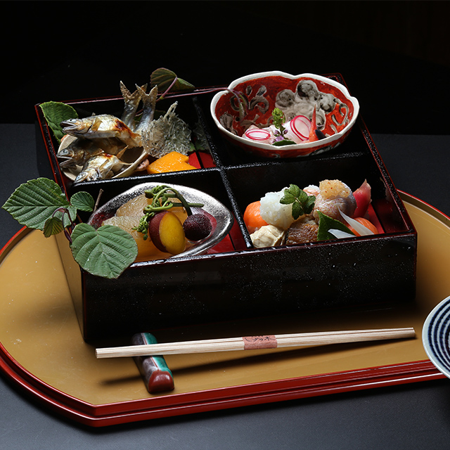 伝統と格式と旬の味覚を趣のある空間で堪能する懐石料理をご提供しています 日本料理 しげ乃木